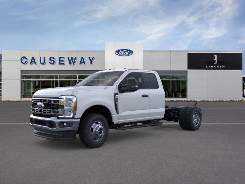 New 2026 Oxford White Ford F-350® XL image 24