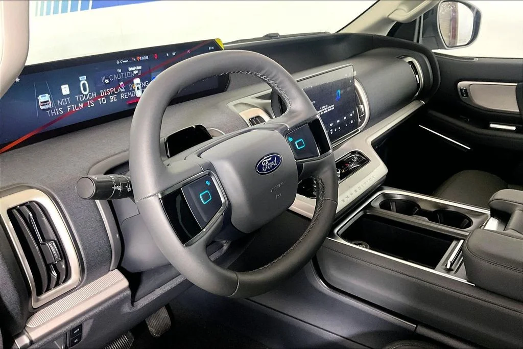 New 2026 Oxford White Ford Active image 6