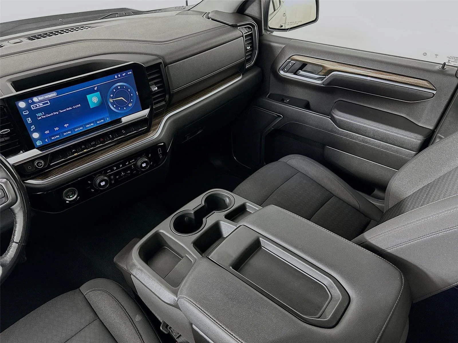 Used 2022 Silver Ice Metallic Chevrolet RST image 24