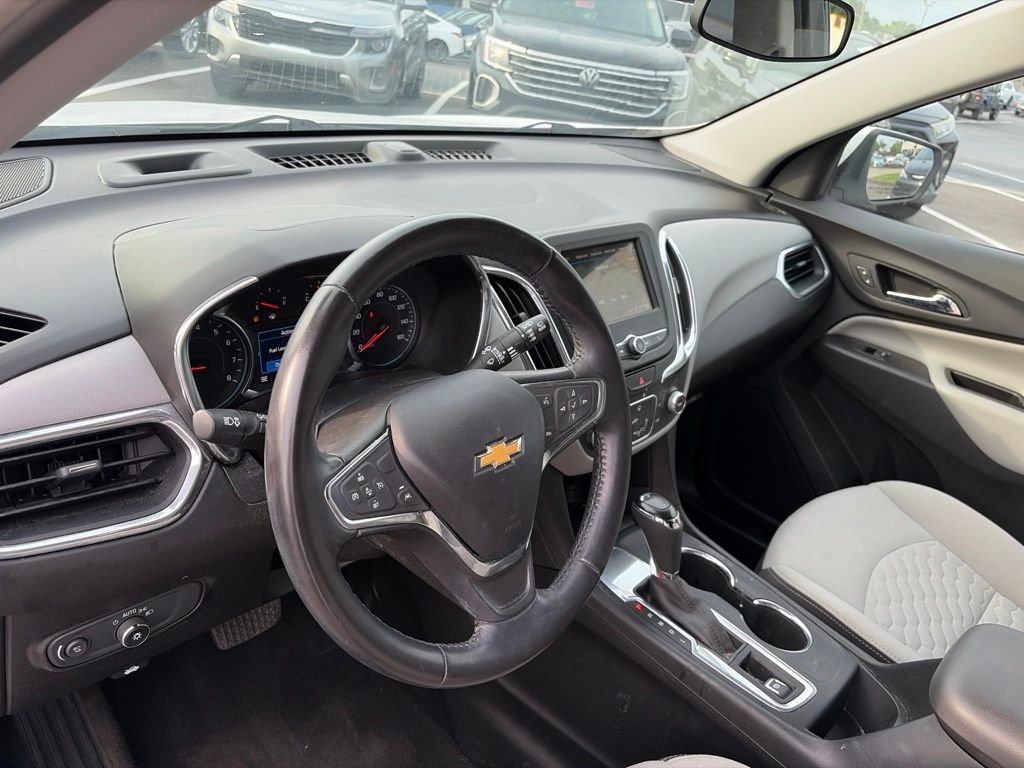Used 2019 Summit White Chevrolet  image 8