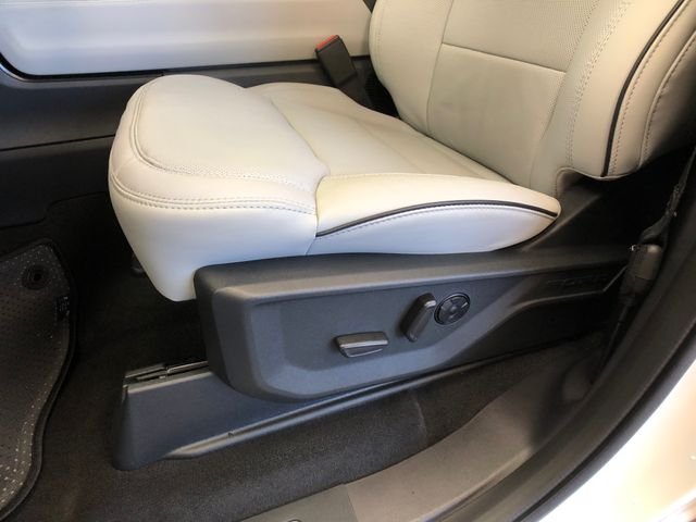 New 2026 Star White Metallic Tri-Coat Ford Platinum® image 11