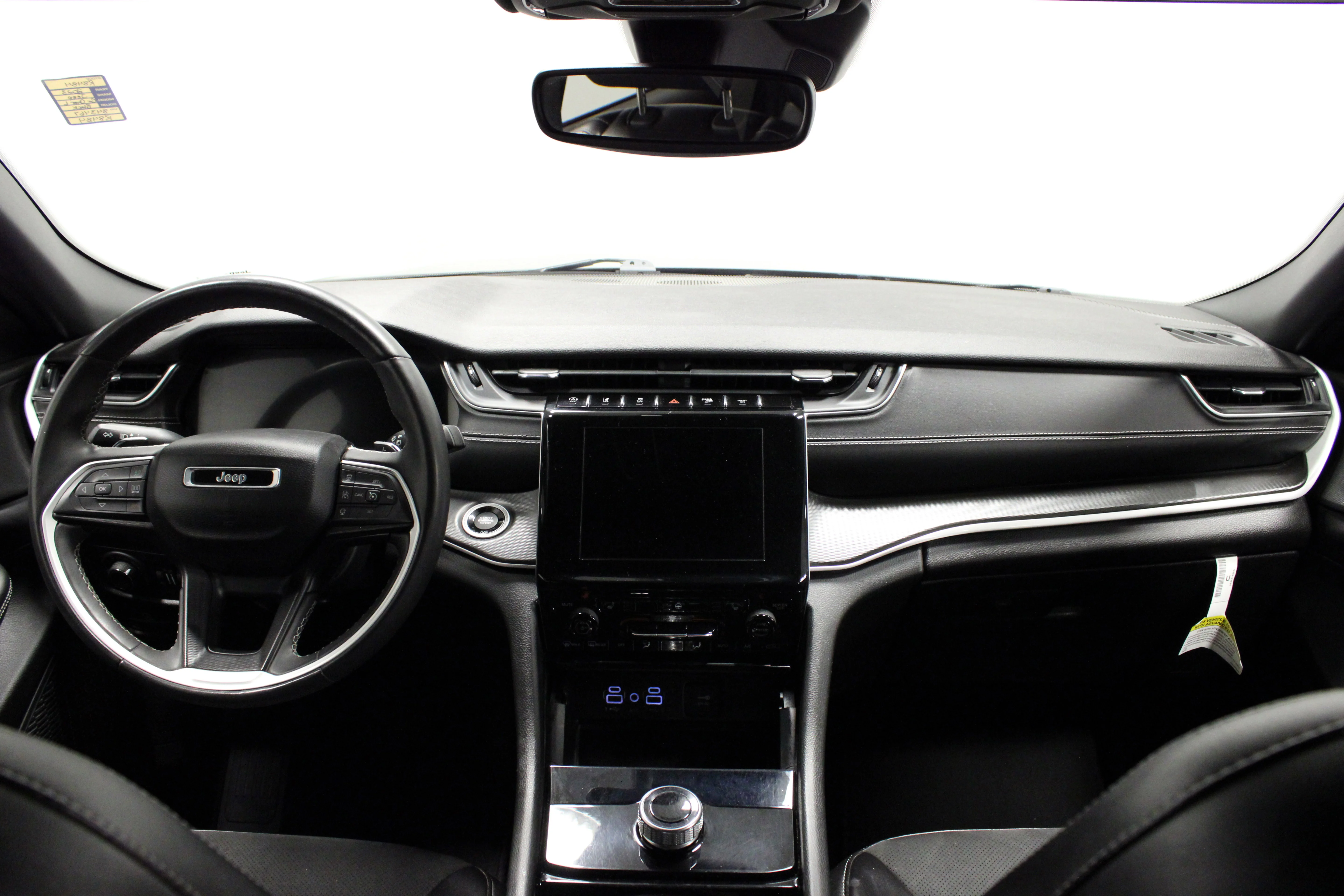 Used 2023 Diamond Black Crystal Pearlcoat Jeep Altitude image 21