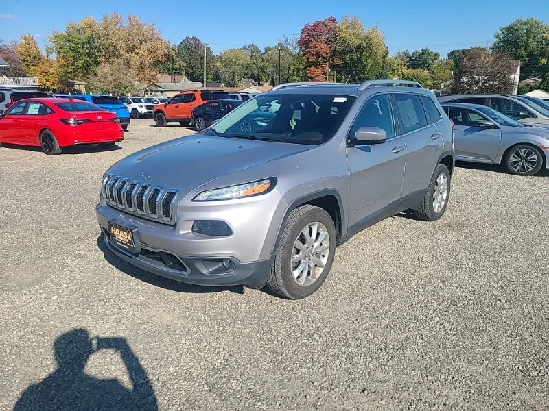 Used 2016 Silver Jeep Limited image 2
