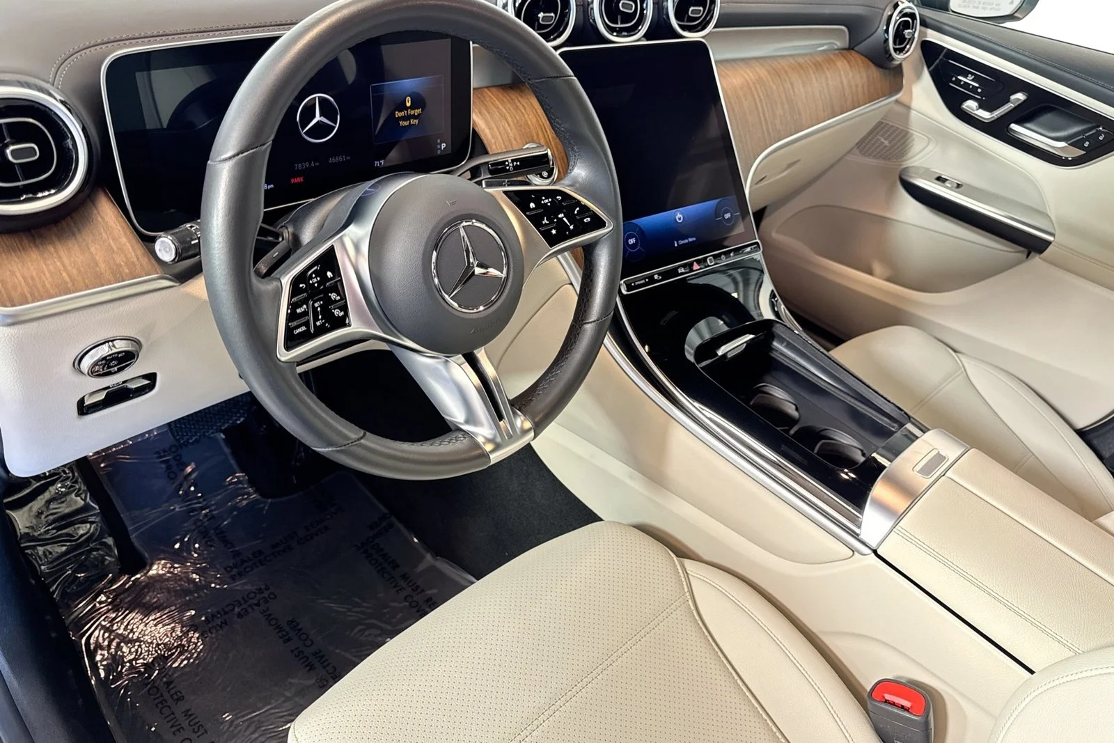 Used 2024 Black Mercedes-Benz GLC 300 image 9