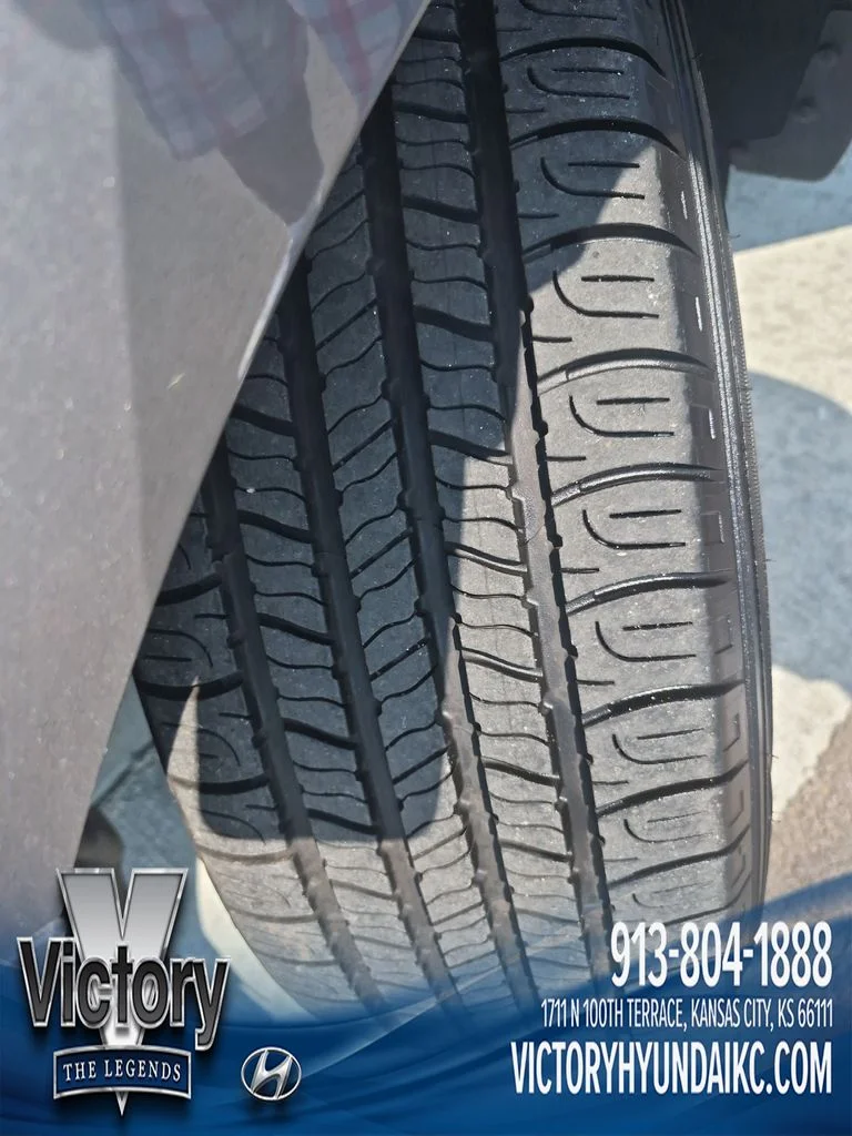 Used 2024 Gray Ford SEL image 28