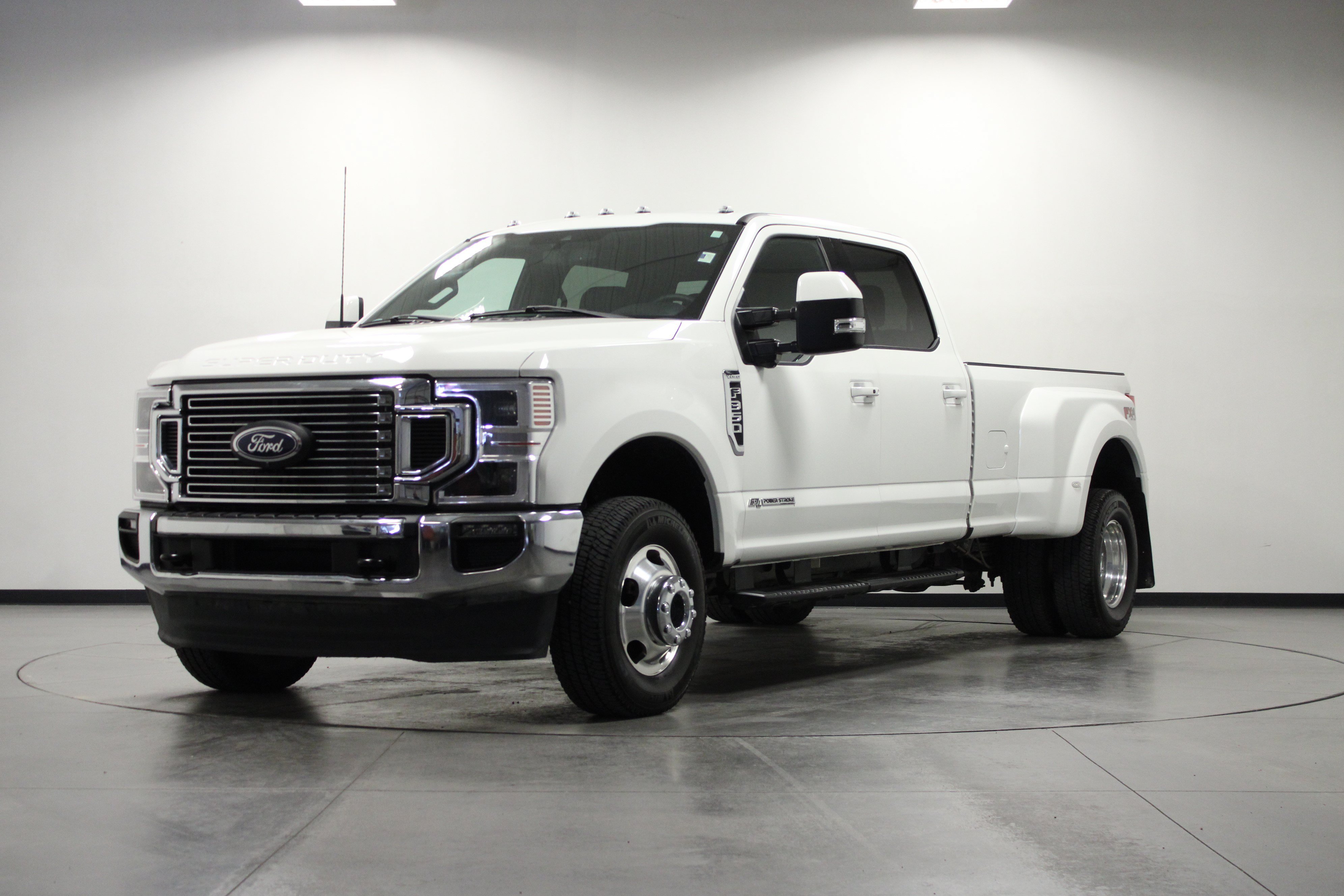 Used 2022 White Metallic Ford Lariat image 8