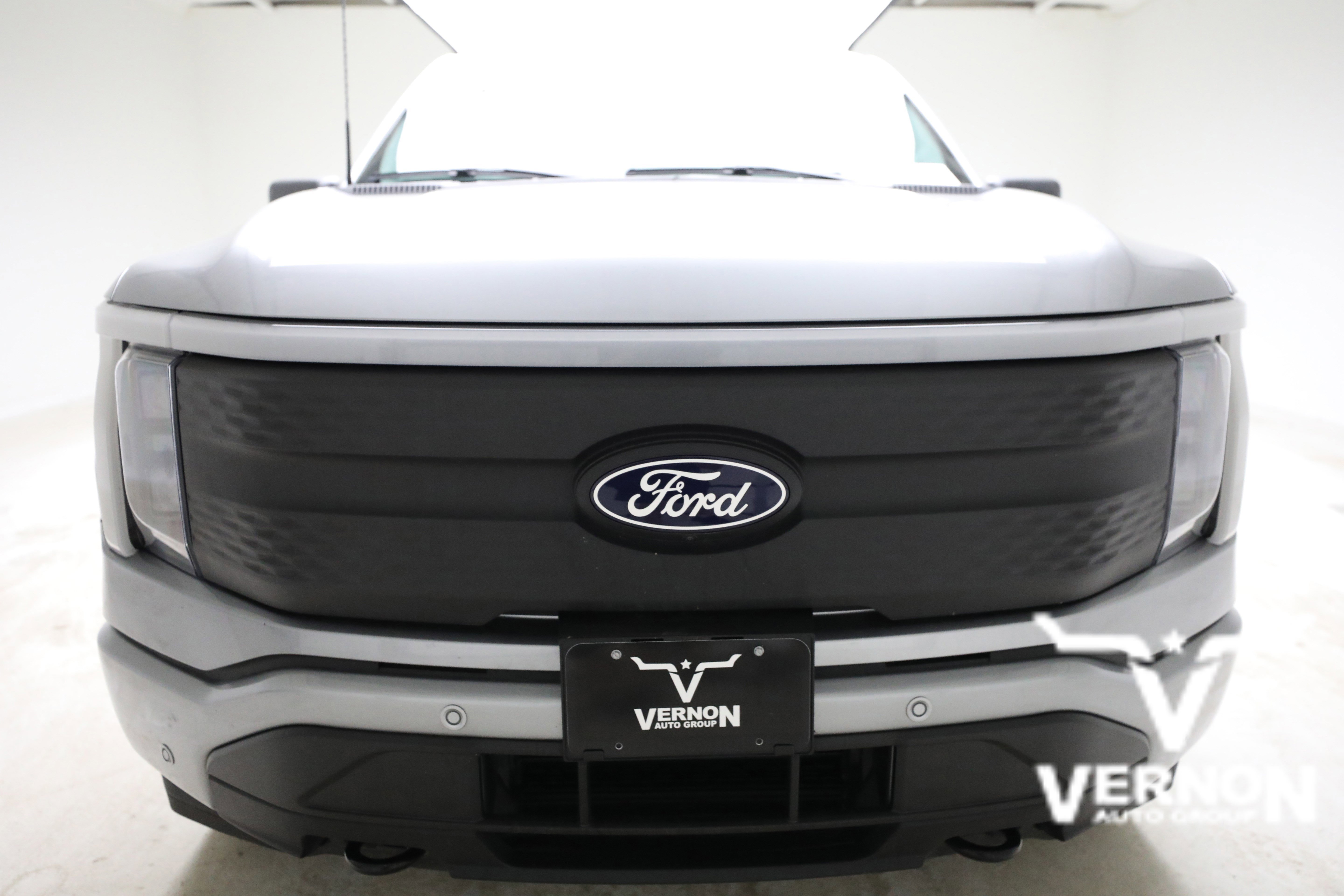 2025 Ford F-150 Lightning Flash - Photo 8