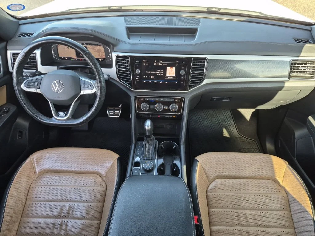 Used 2023  Volkswagen 3.6L V6 SEL Premium R-Line image 27