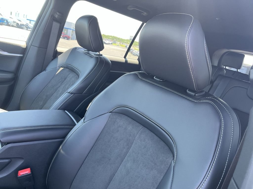 New 2026 White Jeep Altitude image 11