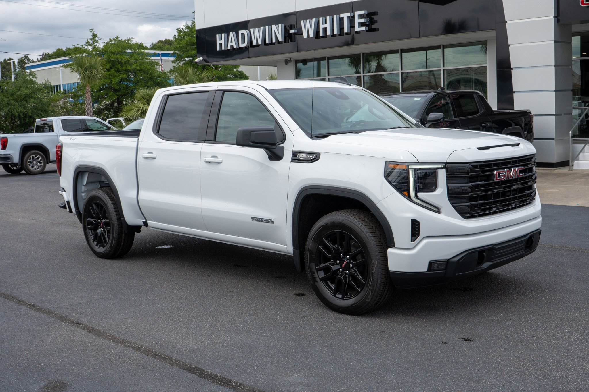 2026 GMC Sierra 4WD Crew Cab Short Box Elevation's photo