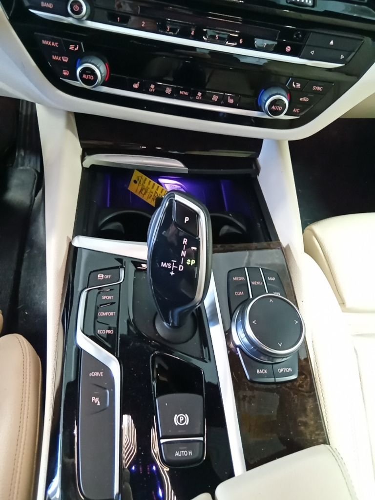 Used 2018 Black Sapphire Metallic BMW 530e xDrive iPerformance image 18