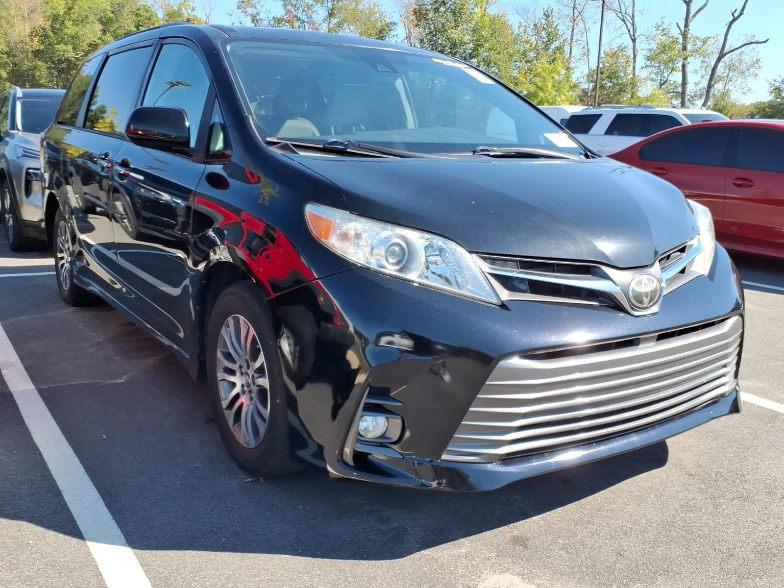 Used 2019 Midnight Black Metallic Toyota XLE image 6