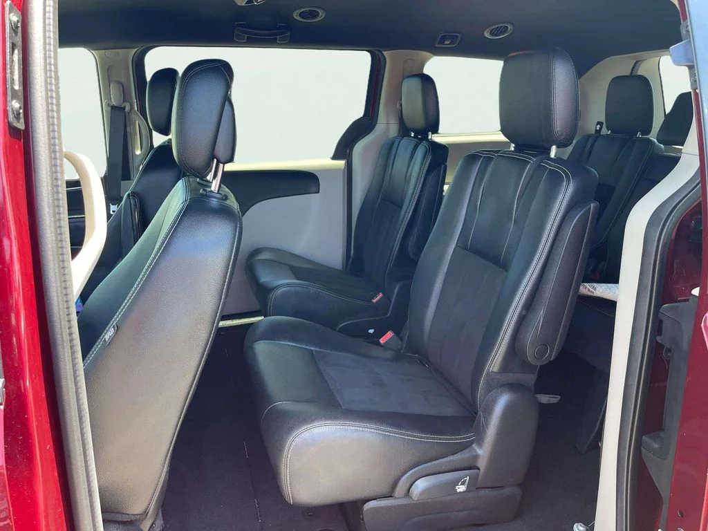 Used 2019 Octane Red Pearlcoat Dodge SXT image 23