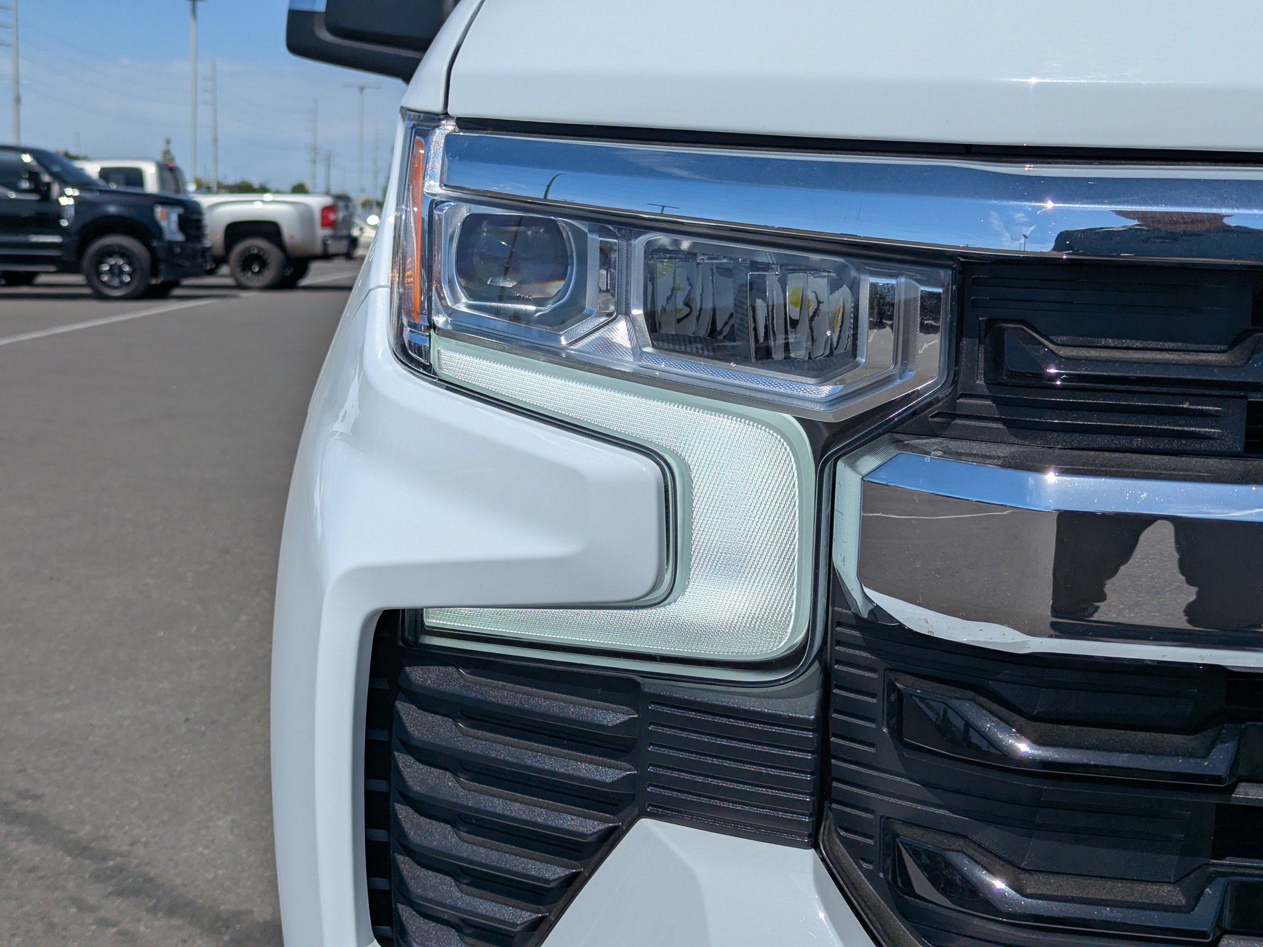 New 2025 Summit White Chevrolet LT image 41