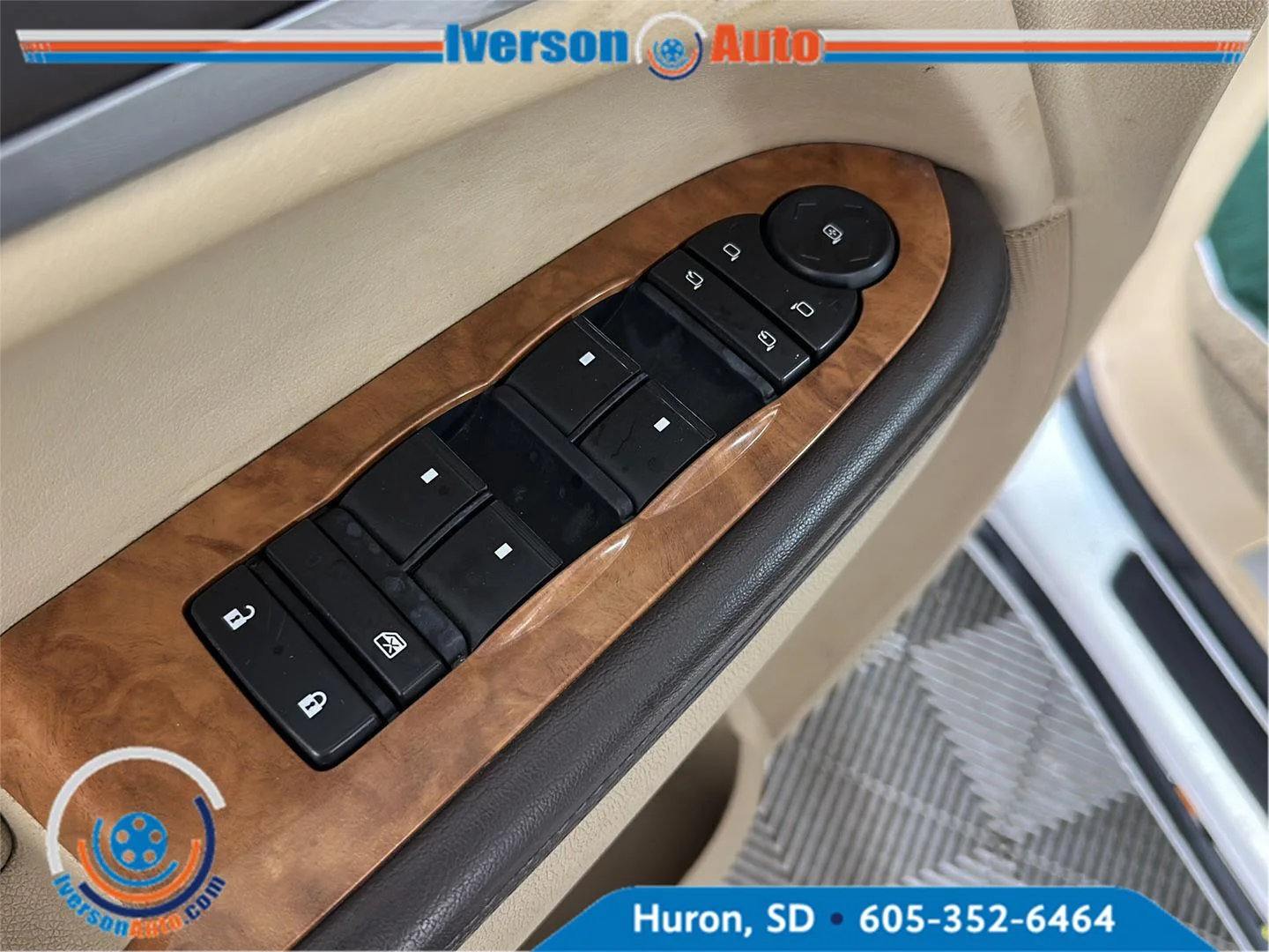 Used 2011 White Diamond Tricoat Buick CXL-2 image 14