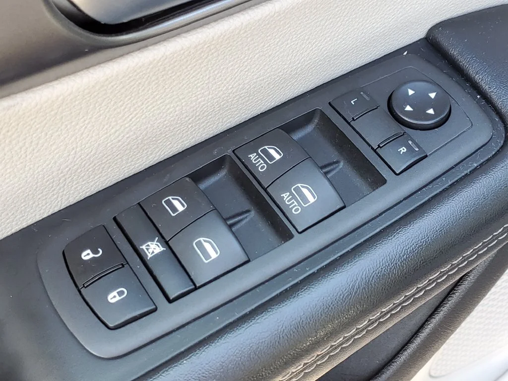 Used 2022 Black Chrysler Touring L image 26