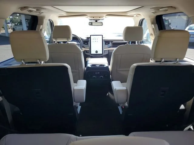 Used 2022 White Ford Platinum image 31