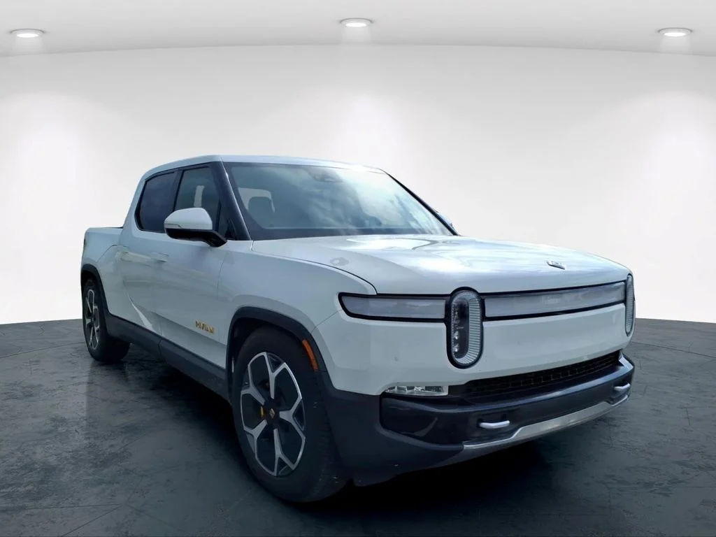 Used 2022 White Rivian Adventure image 8