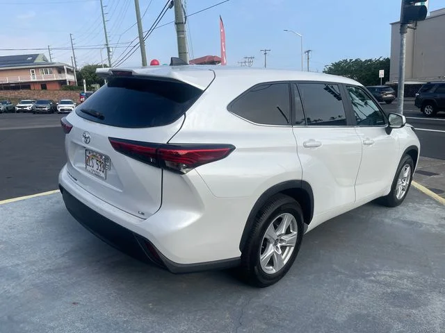 Used 2023 White Toyota LE image 6