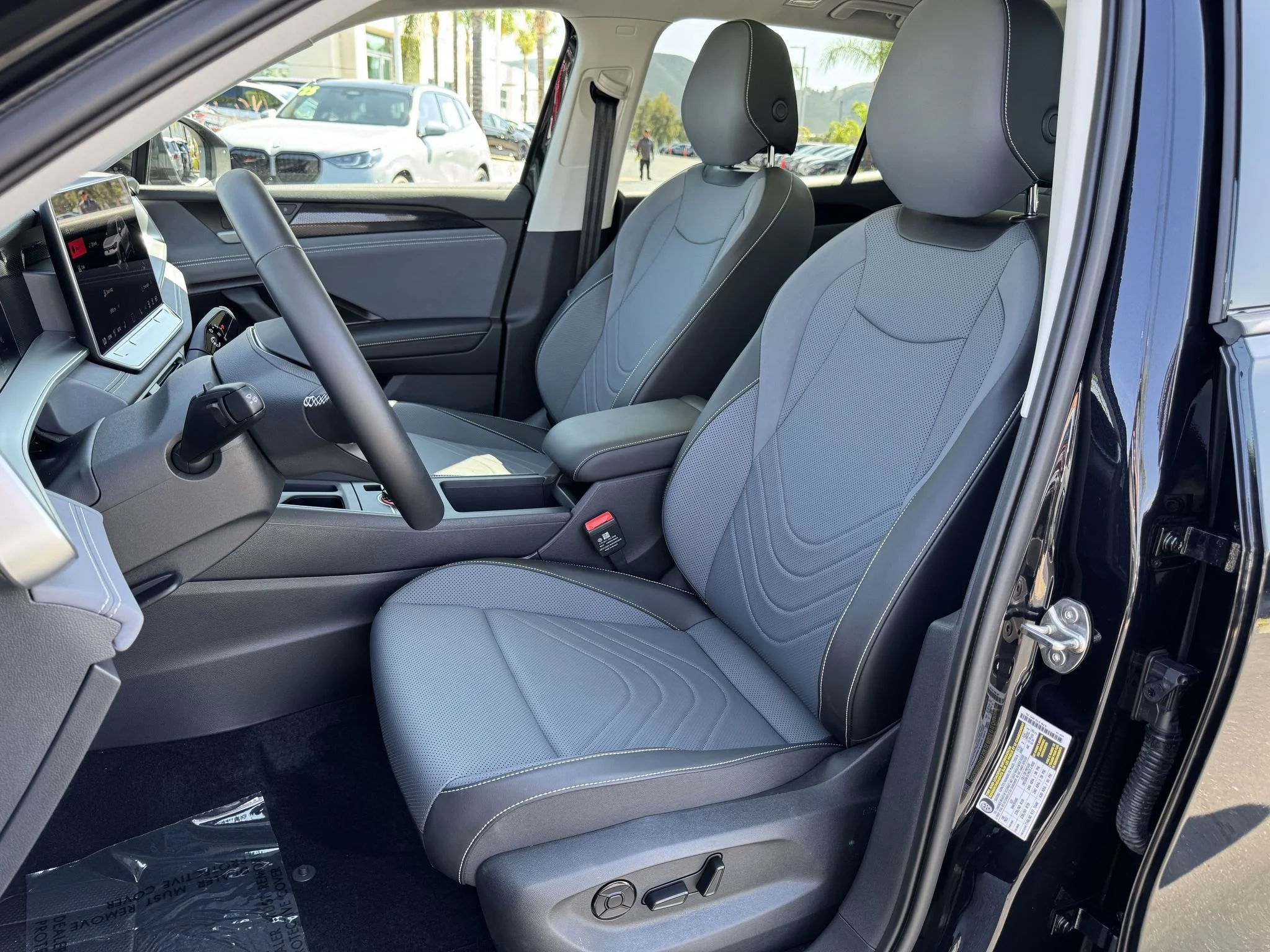 Used 2025 Deep Black Pearl Volkswagen SE w/Sunroof 4Motion image 14