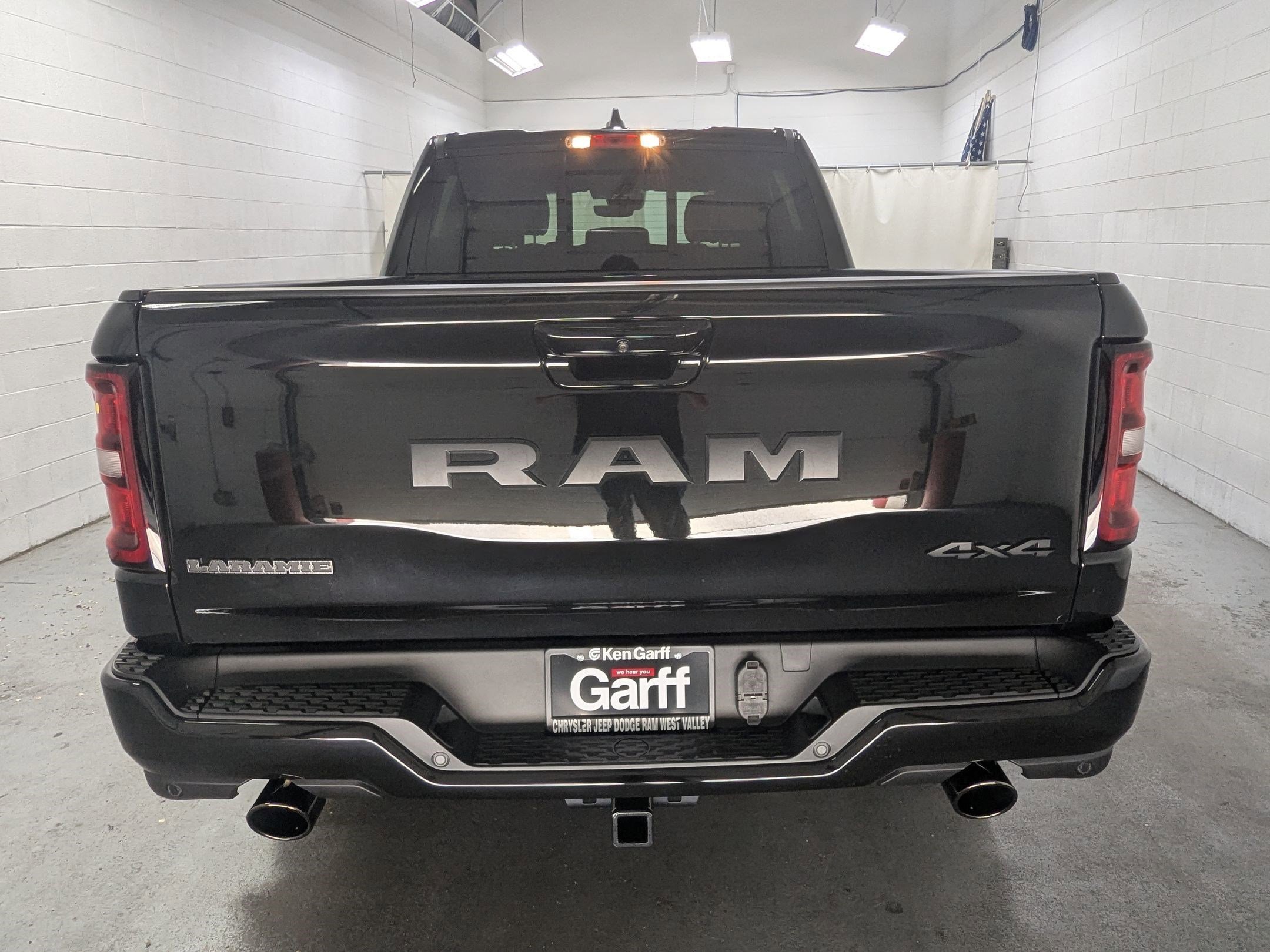 New 2026 Diamond Black Crystal Pearl-Coat Exterior Paint RAM Laramie image 5