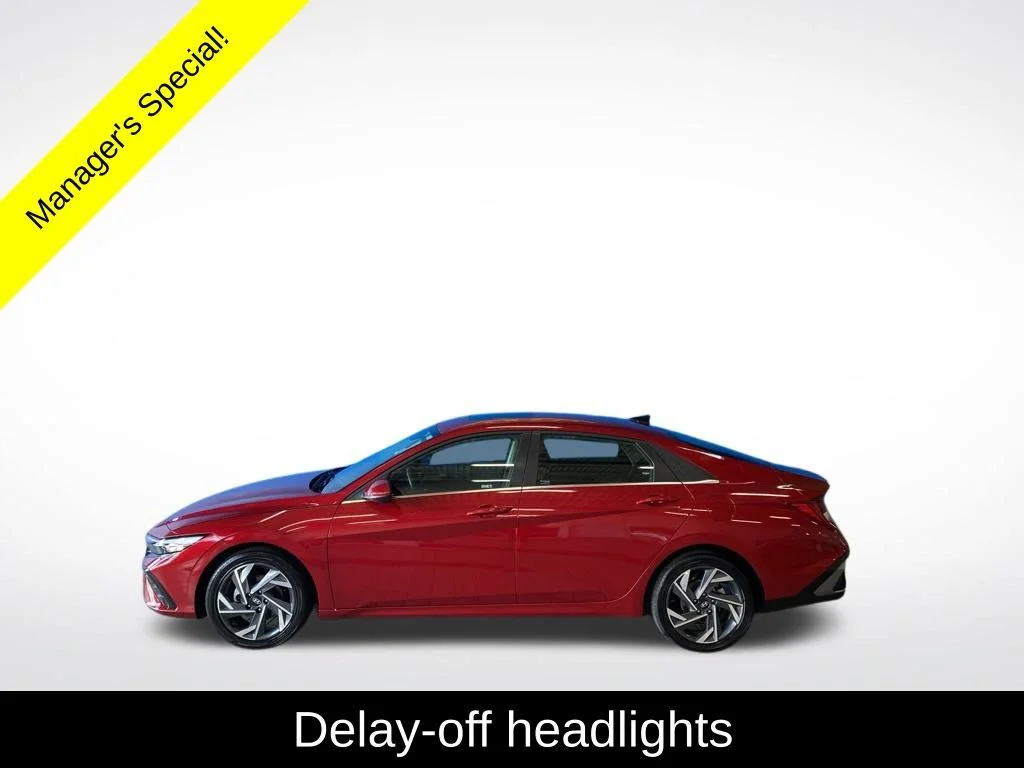 Used 2025 Red Hyundai SEL Convenience image 18