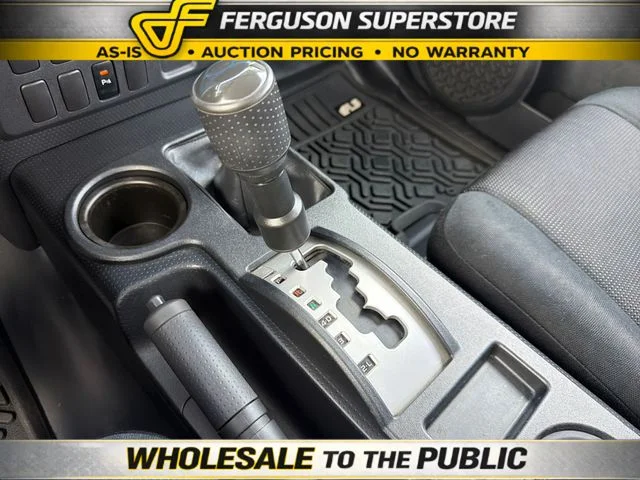 Used 2007 White Toyota Base image 16