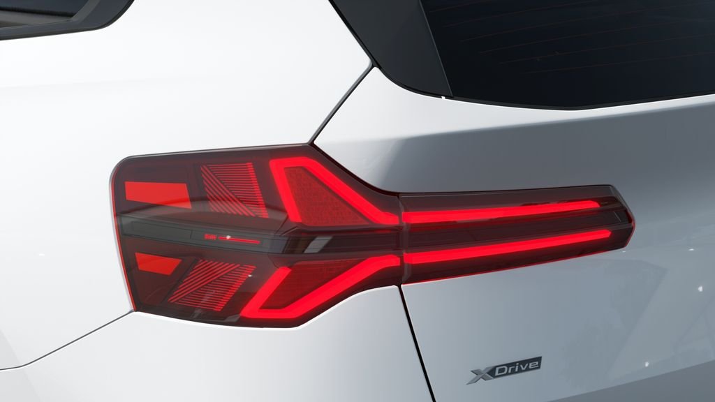 New 2026 Alpine White BMW 30 xDrive image 33