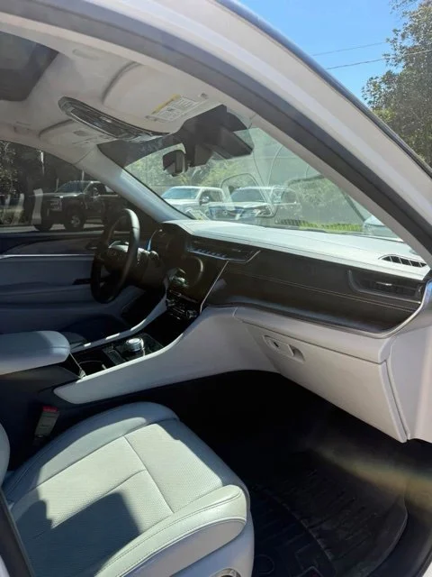 Used 2022 White Jeep Overland image 8