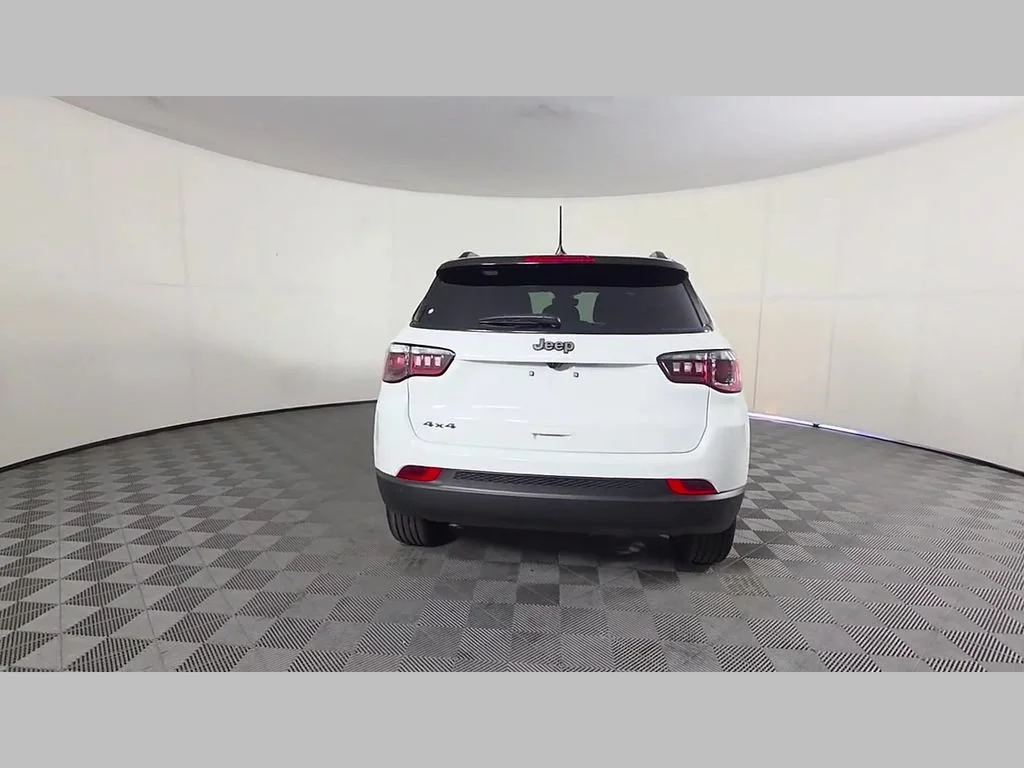 New 2026 Bright White Clear-Coat Exterior Paint Jeep Limited Altitude image 26
