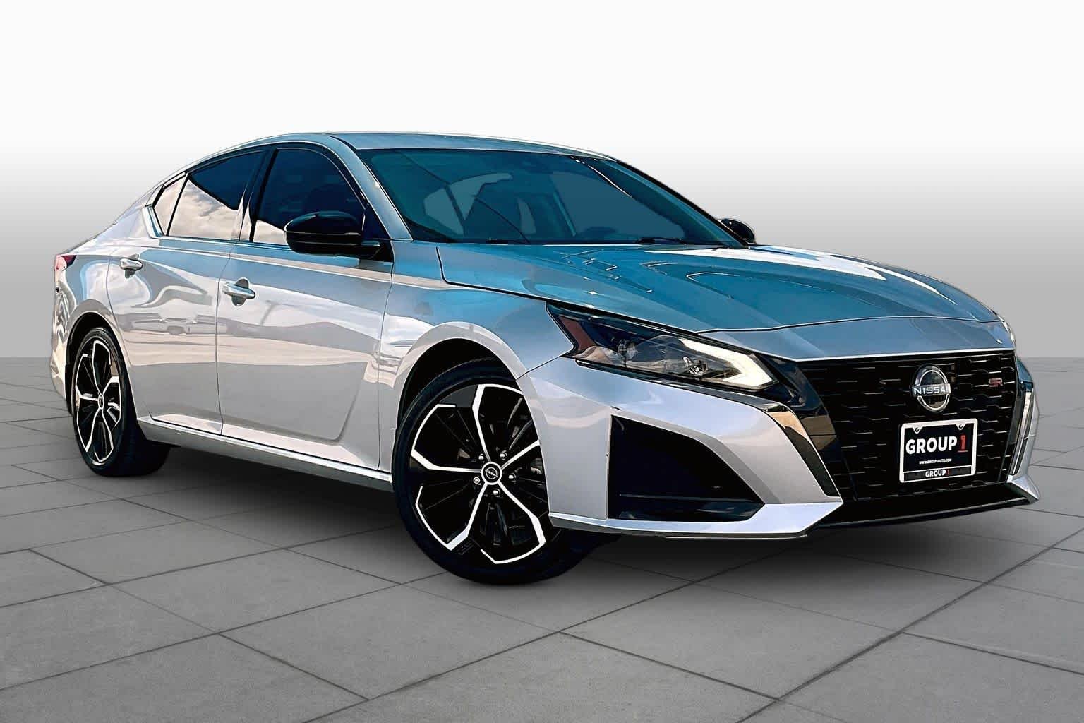 Used 2024 Brilliant Silver Metallic Nissan 2.5 SR image 3