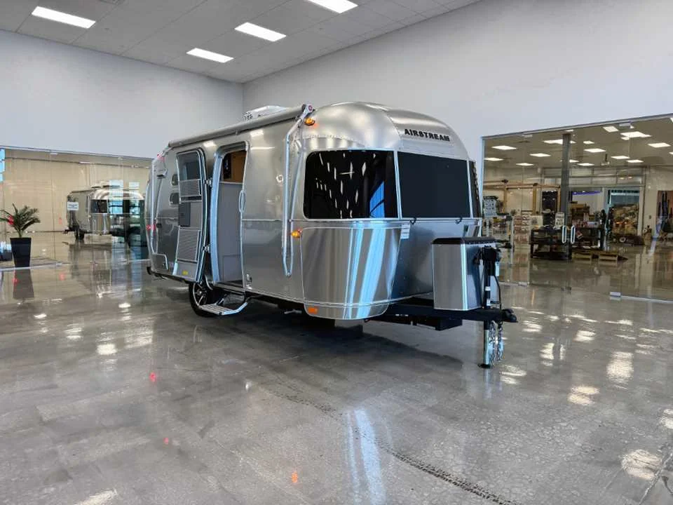 Used 2026 SILVER AIRSTREAM  image 5