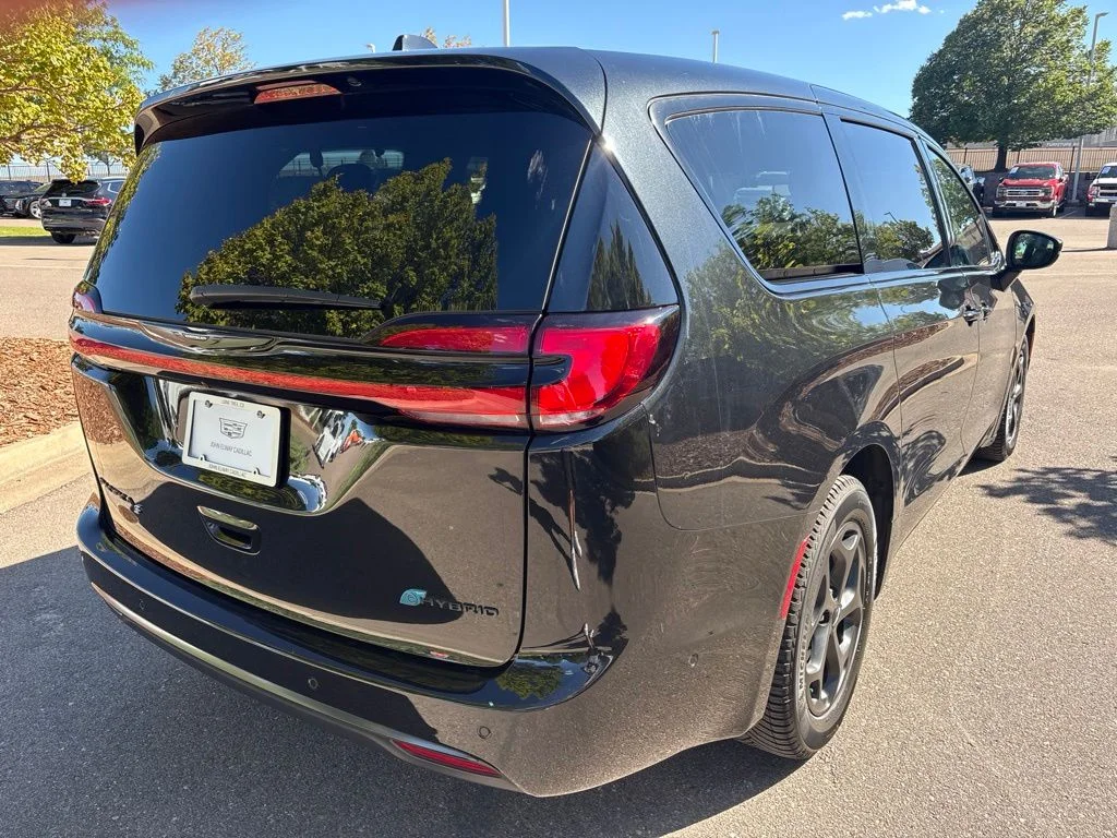 Used 2023 Black Chrysler Touring L image 5