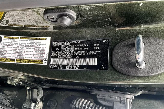 Used 2025 Green Lexus 700h Overtrail image 19
