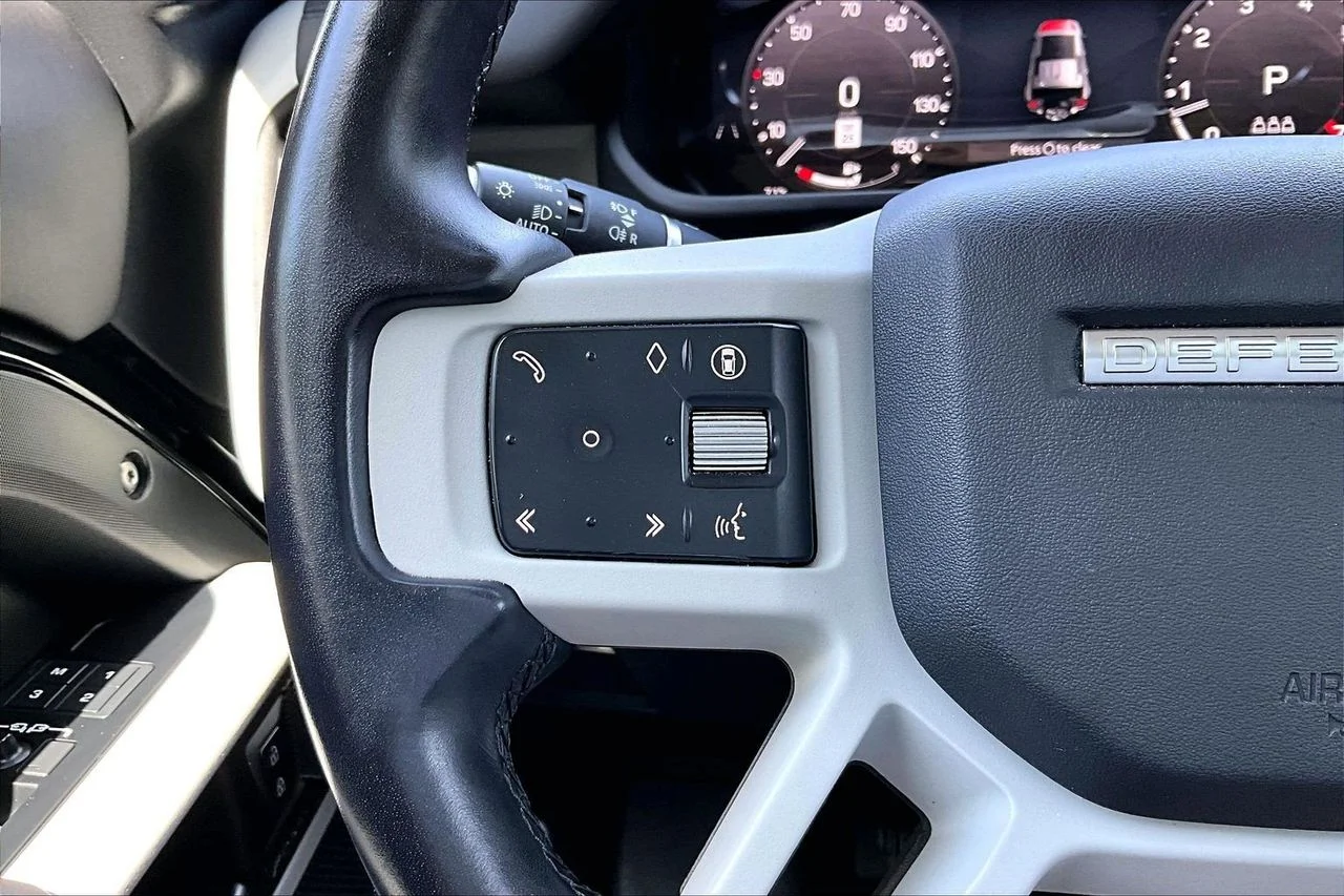 Used 2024  Land Rover S image 30
