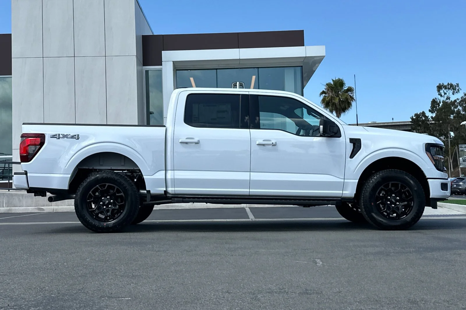 New 2026 Oxford White Ford XLT image 2