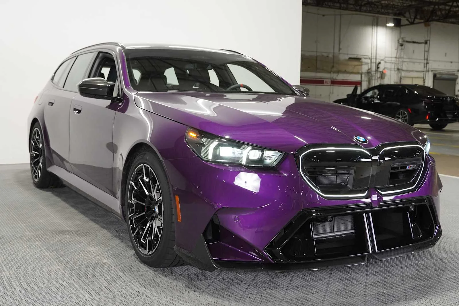 New 2026 Twilight Purple Metallic BMW  image 3