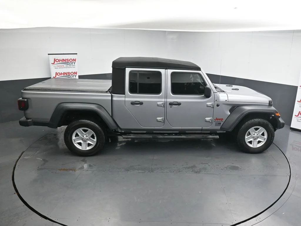 Used 2020 Silver Jeep Sport image 31