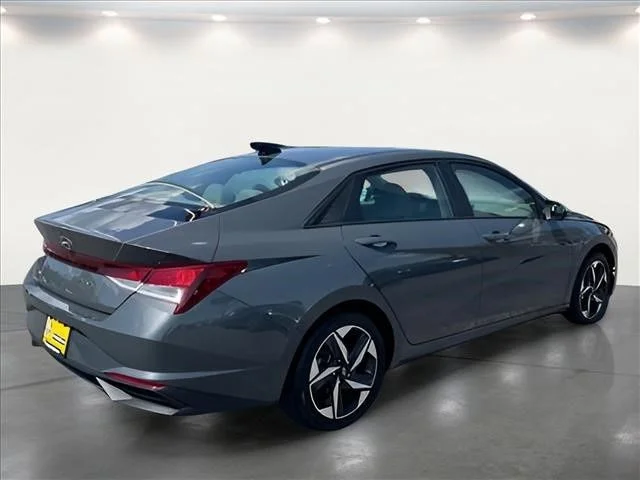 Used 2023 Gray Hyundai SEL image 3