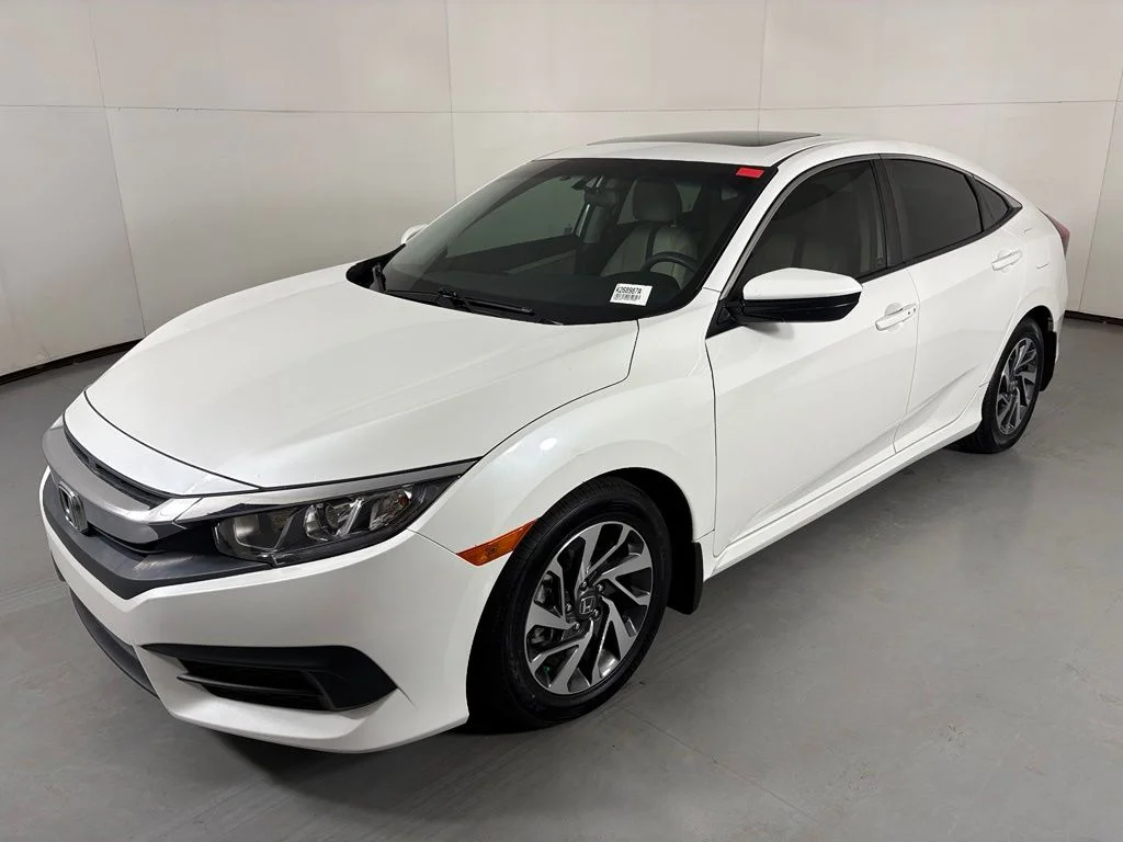 Used 2018  Honda EX image 4