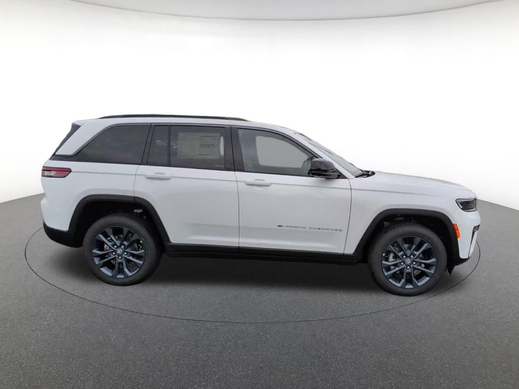 New 2026 Bright White Clear-Coat Exterior Paint Jeep  image 5
