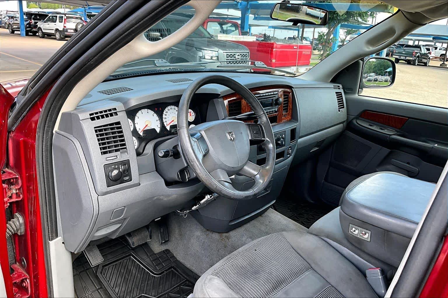 Used 2006 Inferno Red Crystal Pearl Dodge ST image 17