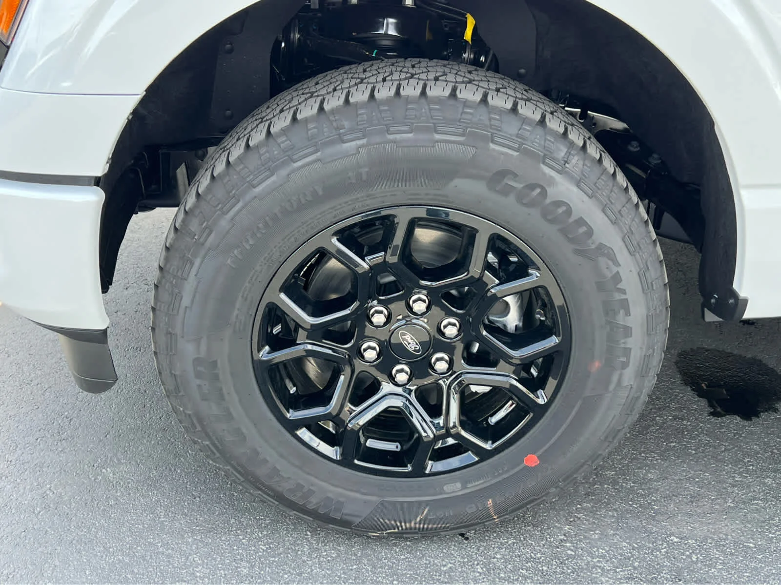 New 2026 Oxford White Ford XLT image 13