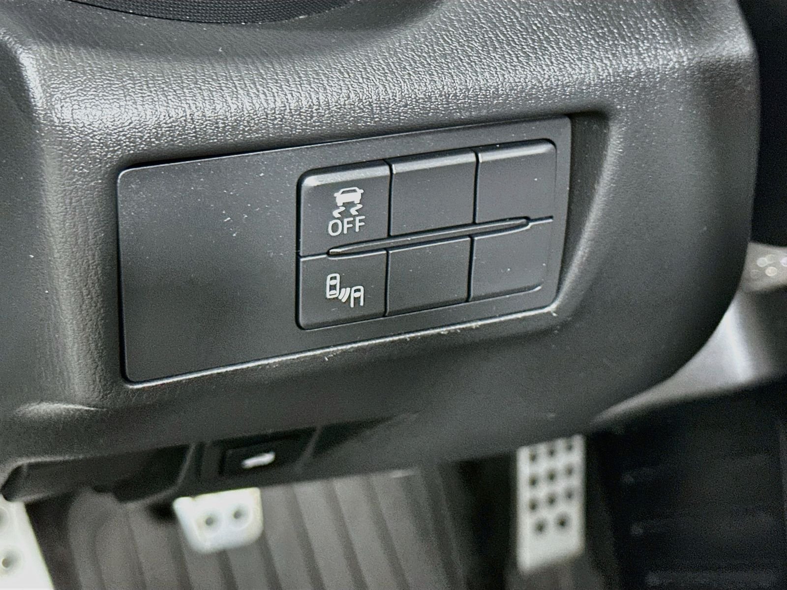 Used 2018 Machine Gray Mazda Club image 10