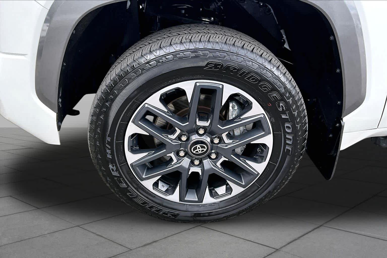 Used 2025 Wind Chill Pearl Toyota Limited image 11
