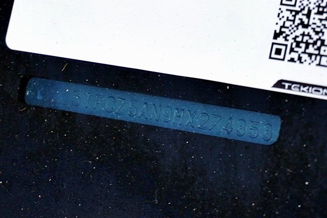 Used 2021 Black Toyota SR5 image 33