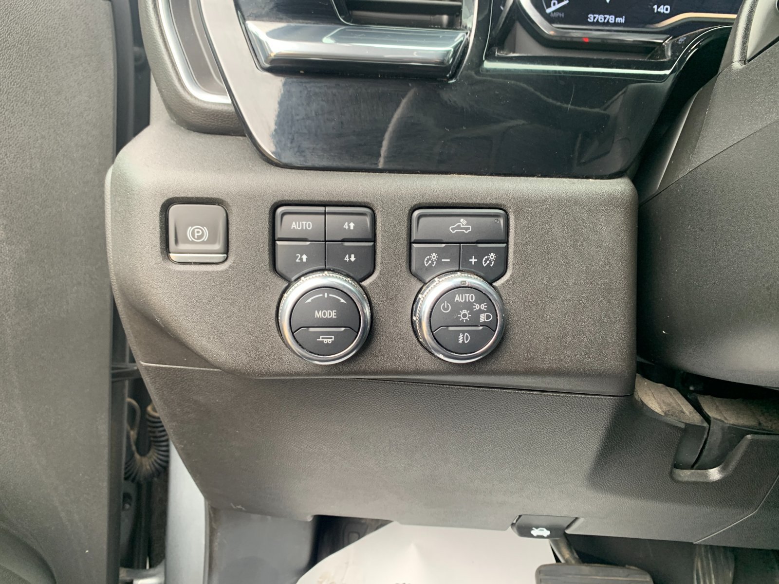 Used 2024 Silver GMC Elevation image 30
