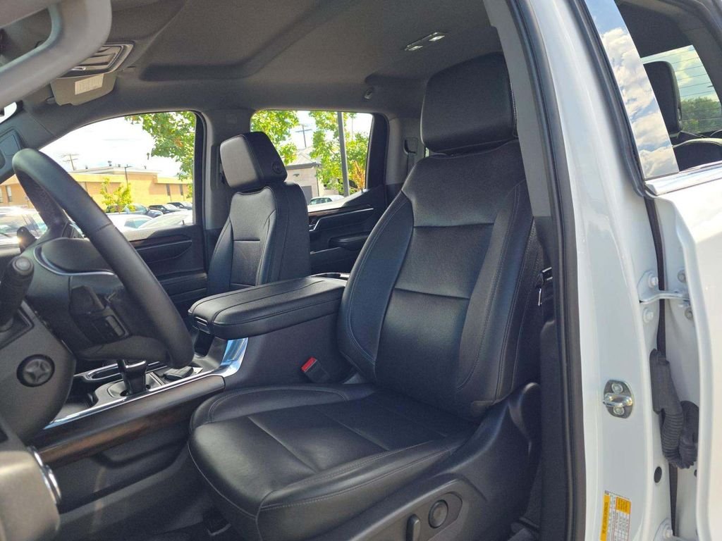 Used 2023 White GMC SLT image 10