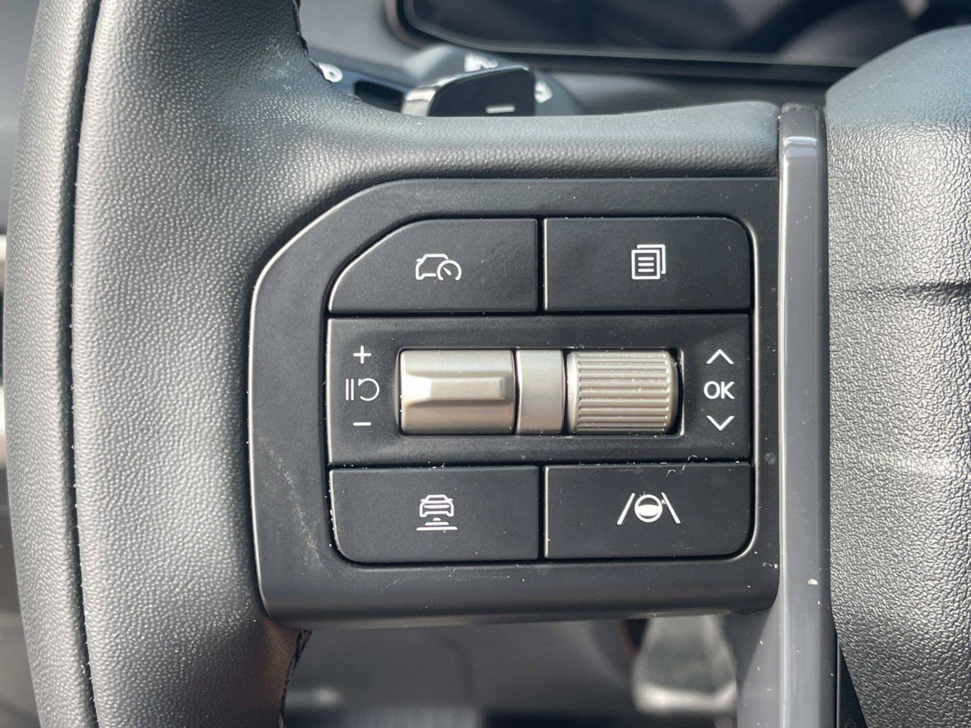 New 2027 Glacial White Pearl Kia SX image 32