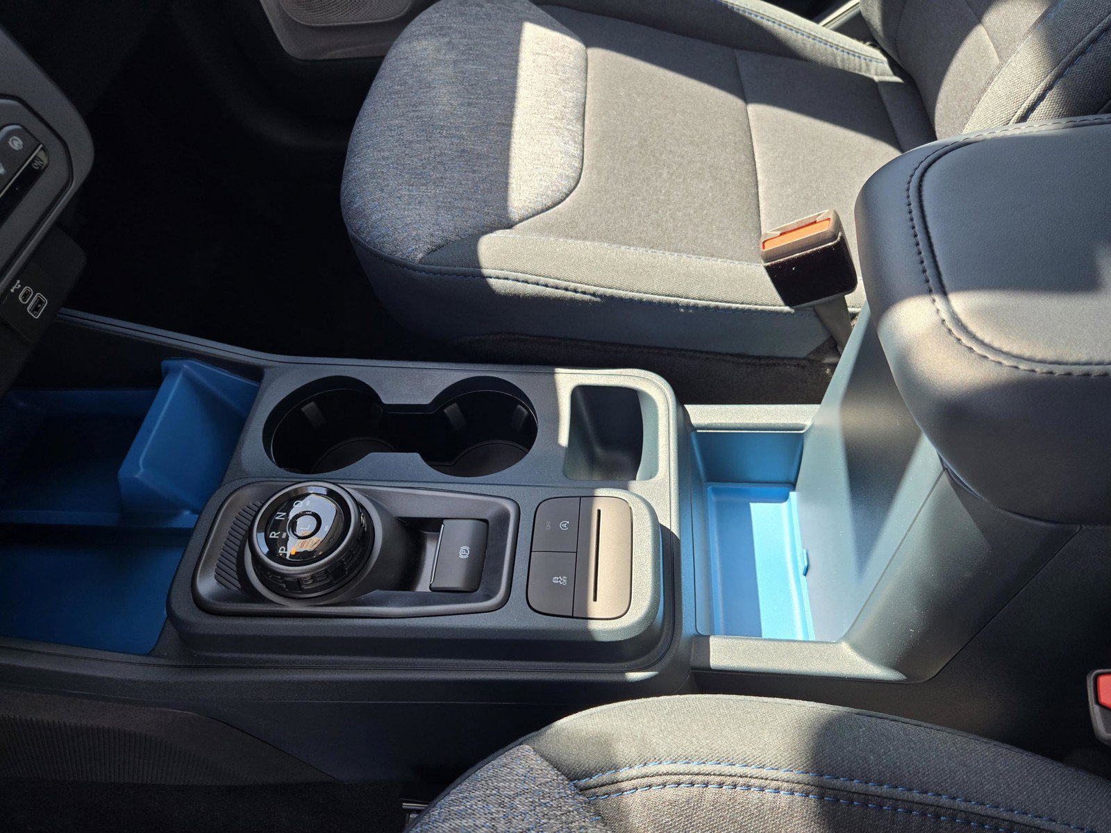 New 2026 Carbonized Gray Metallic Ford XLT image 12